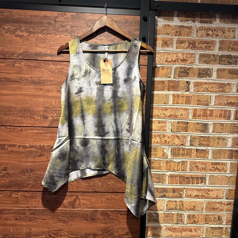 NWT *Sleeveless Top/Tunic/Swing/BOHO/Tank - Yellow/grey Tie Dye Size S (#40)